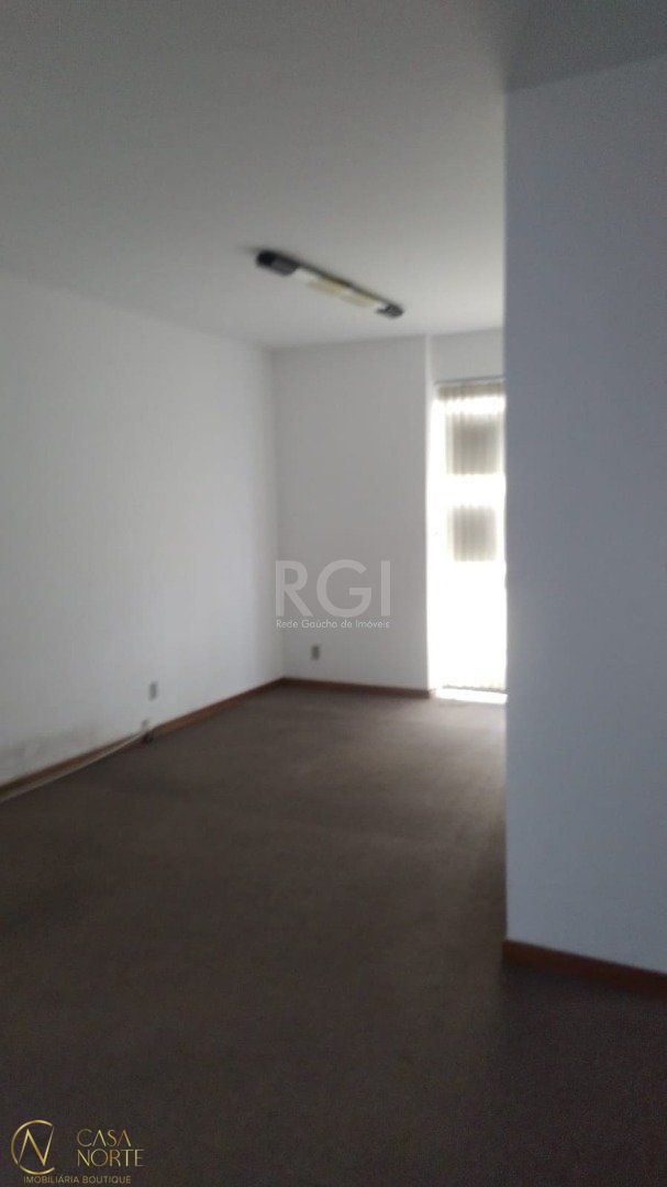 Sala Comercial à venda , 52m², Travessa Pedro Modesto Rampi no bairro Azenha em Porto Alegre