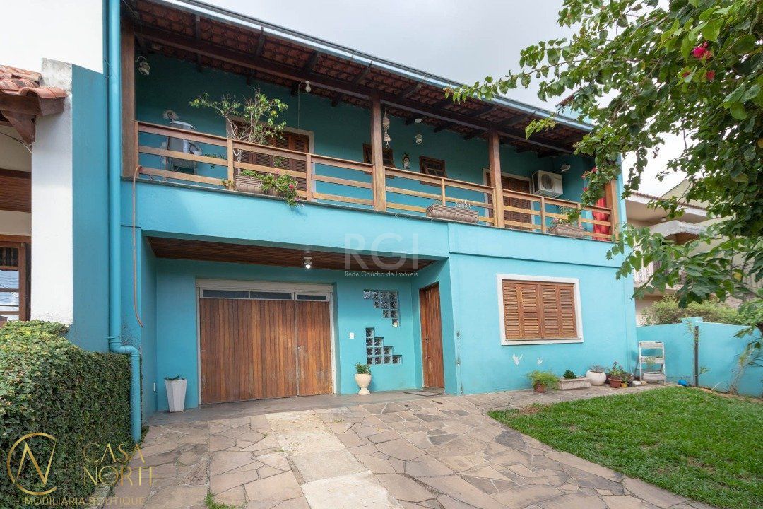 Casa à venda com 3 quartos, 246m², 1 suíte, 3 vagas, Rua Villa-Lobos no bairro Ipanema em Porto Alegre