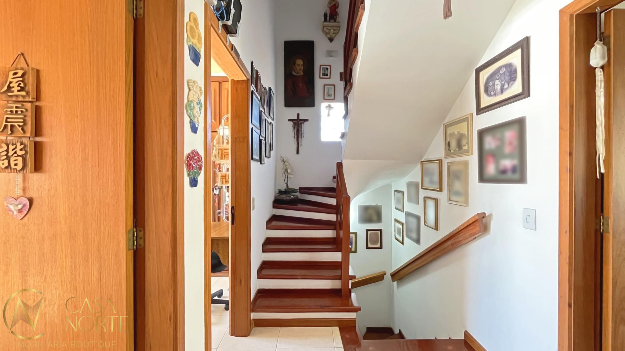 Casa de Condomínio à venda com 3 quartos, 233m², 1 suíte, 2 vagas, Avenida Eduardo Prado no bairro Cavalhada em Porto Alegre