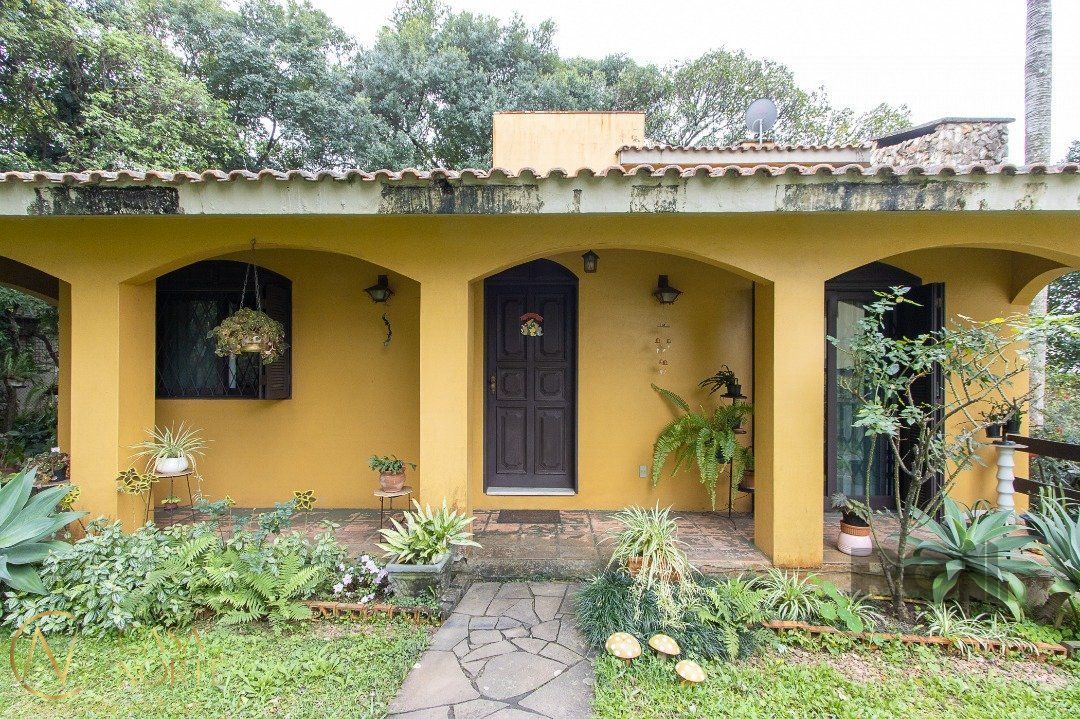 Casa à venda com 2 quartos, 164m², 2 vagas, Avenida da Cavalhada no bairro Cavalhada em Porto Alegre