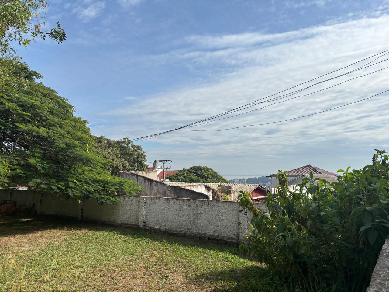 Casa à venda com 2 quartos, 140m², 3 vagas, Rua Alvares Guterres no bairro Tristeza em Porto Alegre