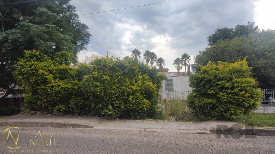 Terreno à venda  com 314m², Avenida Paulo Pontes no bairro Cavalhada em Porto Alegre