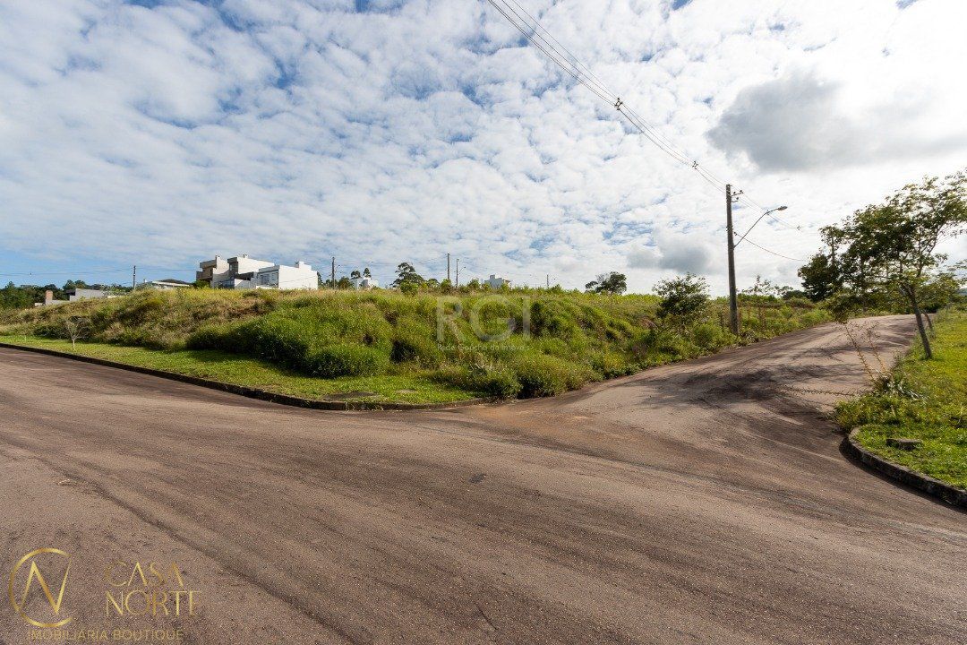 Terreno à venda  com 300m², Estrada Cristiano Kraemer no bairro Vila Nova em Porto Alegre
