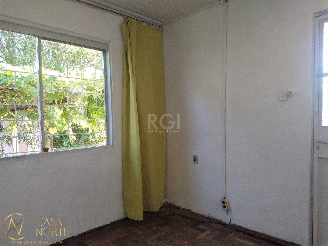 Casa à venda com 2 quartos, 81m², 4 vagas, Rua Hulda Scherer no bairro Vila Nova em Porto Alegre