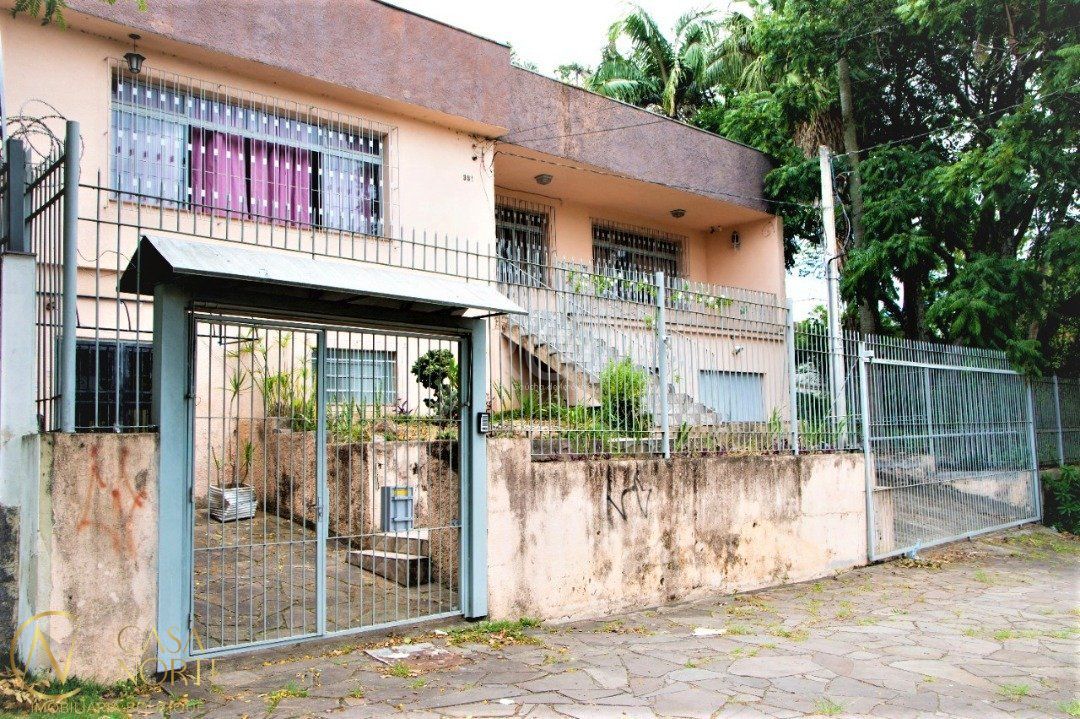 Casa à venda com 4 quartos, 423m², 1 suíte, 4 vagas, Rua Intendente Alfredo Azevedo no bairro Glória em Porto Alegre