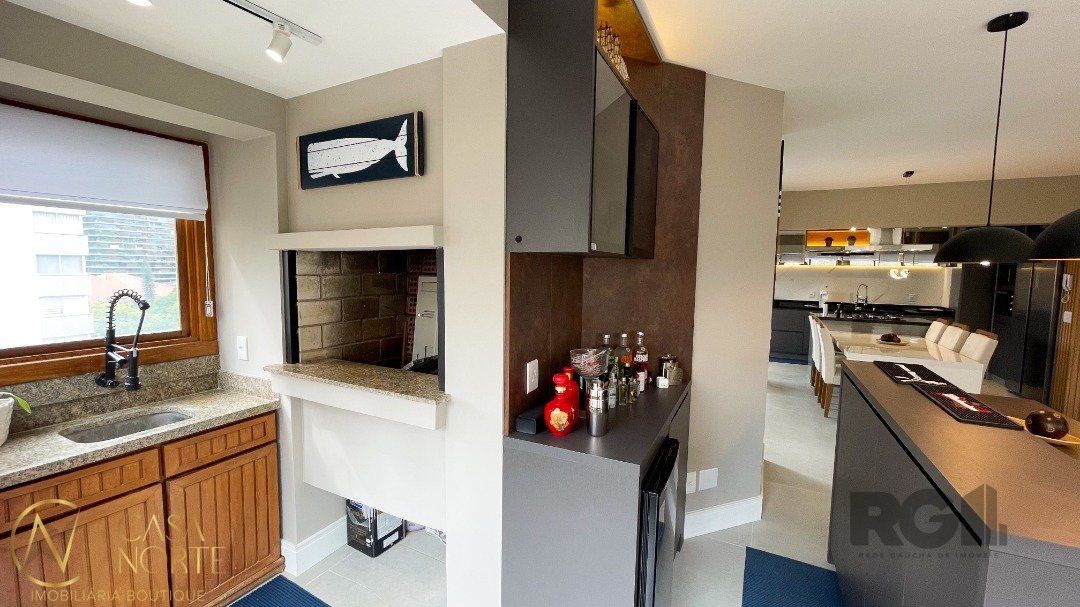 Apartamento à venda com 3 quartos, 148m², 1 suíte, 2 vagas, Rua Desembargador Augusto Loureiro Lima no bairro Petrópolis em Porto Alegre