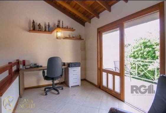 Casa à venda com 3 quartos, 197m², 1 suíte, 2 vagas, Avenida Copacabana no bairro Vila Assunção em Porto Alegre