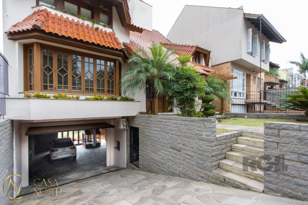 Casa à venda com 4 quartos, 509m², 2 suítes, 4 vagas, Rua Doutor Arnaldo da Silva Ferreira no bairro Ipanema em Porto Alegre
