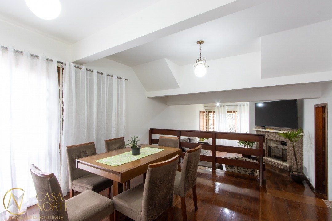Casa à venda com 5 quartos, 299m², 1 suíte, 5 vagas, Rua Dona Sofia no bairro Santa Tereza em Porto Alegre