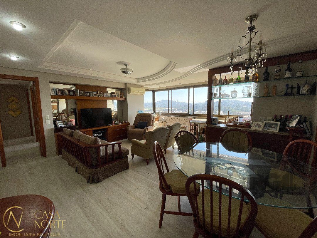 Apartamento à venda com 3 quartos, 101m², 1 suíte, 2 vagas, Avenida Diario de Noticias no bairro Cristal em Porto Alegre
