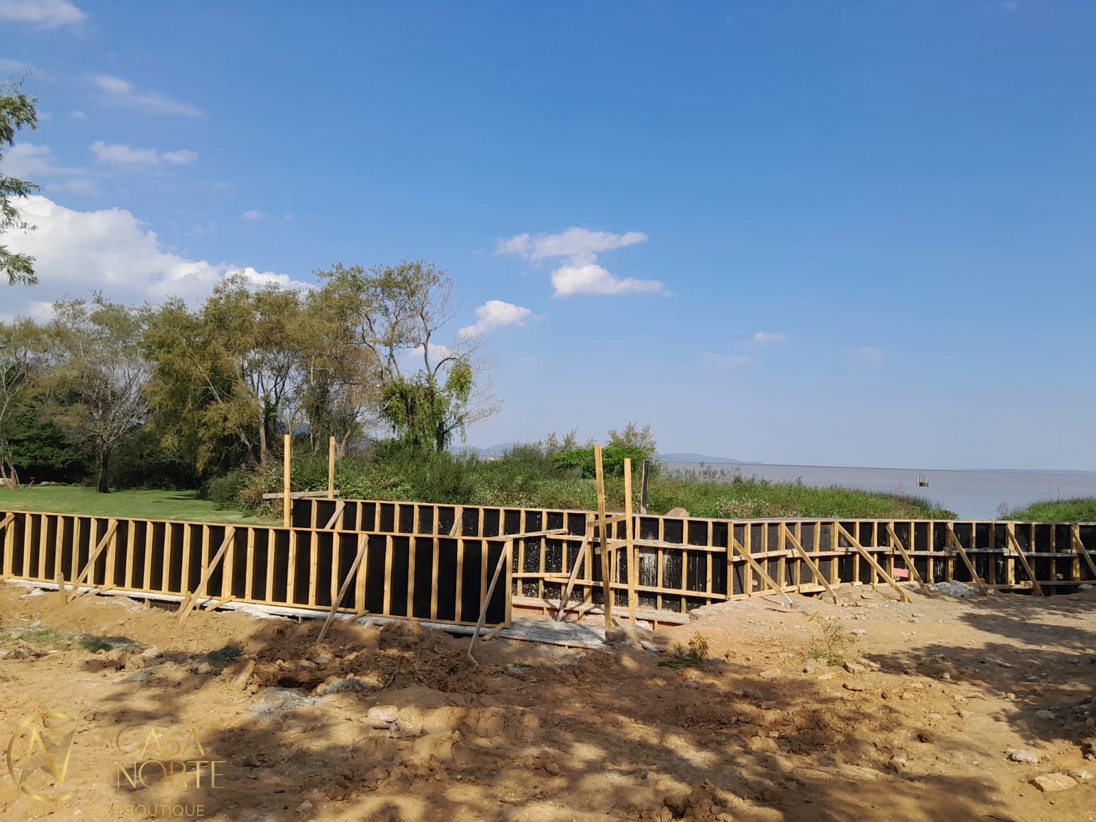 Terreno à venda  com 690m², Beco do Pontal no bairro Lami em Porto Alegre