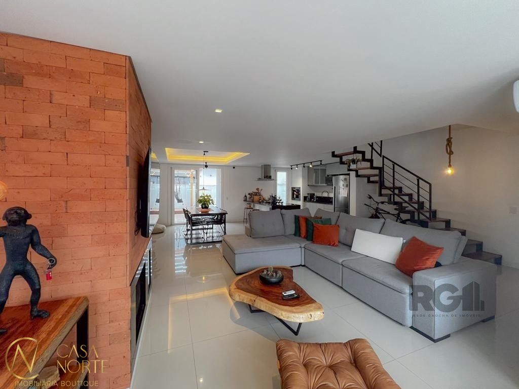 Casa de Condomínio à venda com 3 quartos, 223m², 1 suíte, 2 vagas, Rua Eroni Soares Machado no bairro Hípica em Porto Alegre