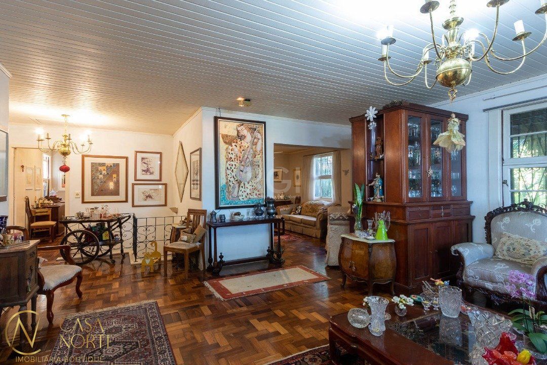 Casa à venda com 4 quartos, 192m², 3 suítes, 4 vagas, Rua Almirante Camara no bairro Tristeza em Porto Alegre