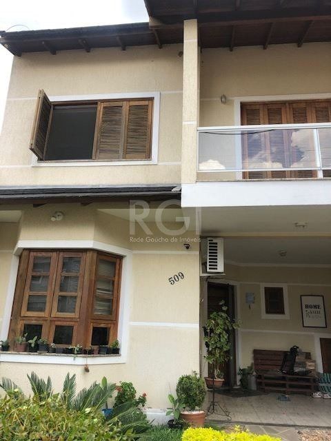 Casa de Condomínio à venda com 3 quartos, 149m², 1 suíte, 2 vagas, Rua Pau-Brasil no bairro Hípica em Porto Alegre