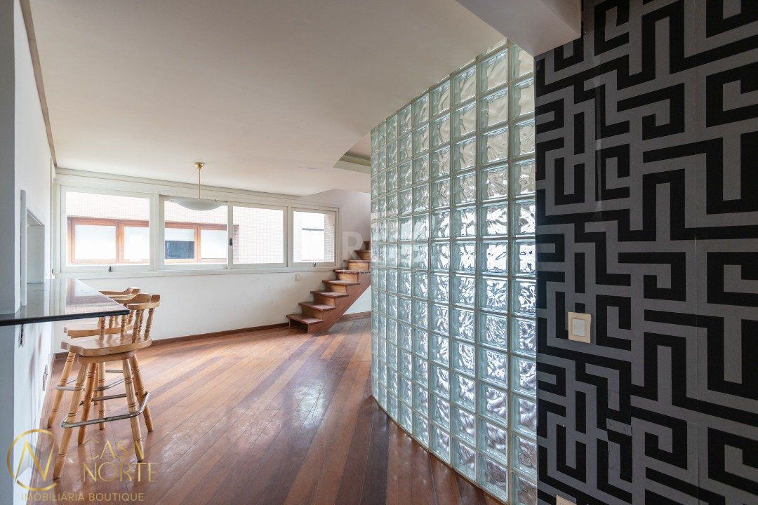 Cobertura à venda com 4 quartos, 302m², 1 suíte, 3 vagas, Rua Barao do Guaiba no bairro Menino Deus em Porto Alegre
