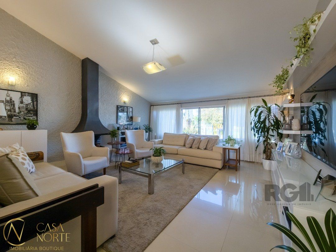 Casa à venda com 3 quartos, 214m², 1 suíte, 3 vagas, Rua Upamaroti no bairro Cristal em Porto Alegre