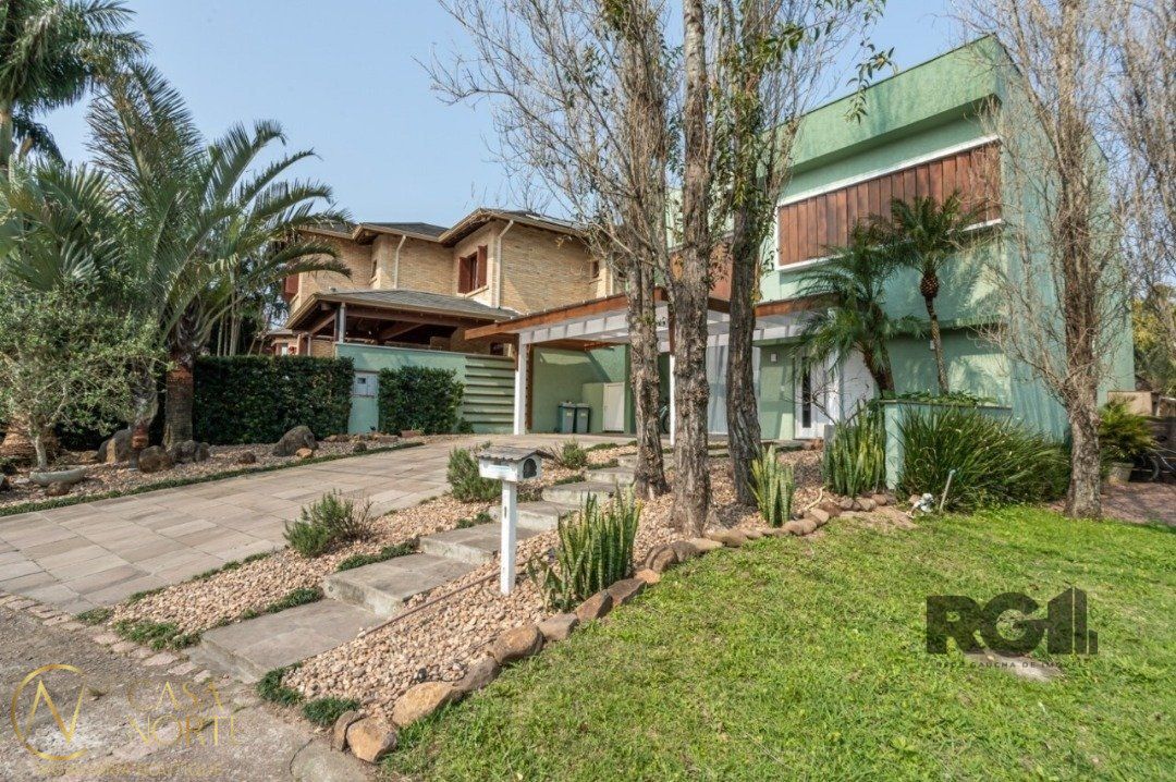 Casa de Condomínio à venda com 3 quartos, 261m², 3 suítes, 2 vagas, Avenida Juca Batista no bairro Belém Novo em Porto Alegre