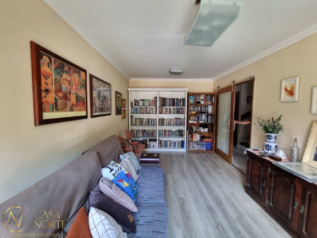 Casa de Condomínio à venda com 3 quartos, 105m², 1 suíte, 2 vagas, Avenida Eduardo Prado no bairro Cavalhada em Porto Alegre