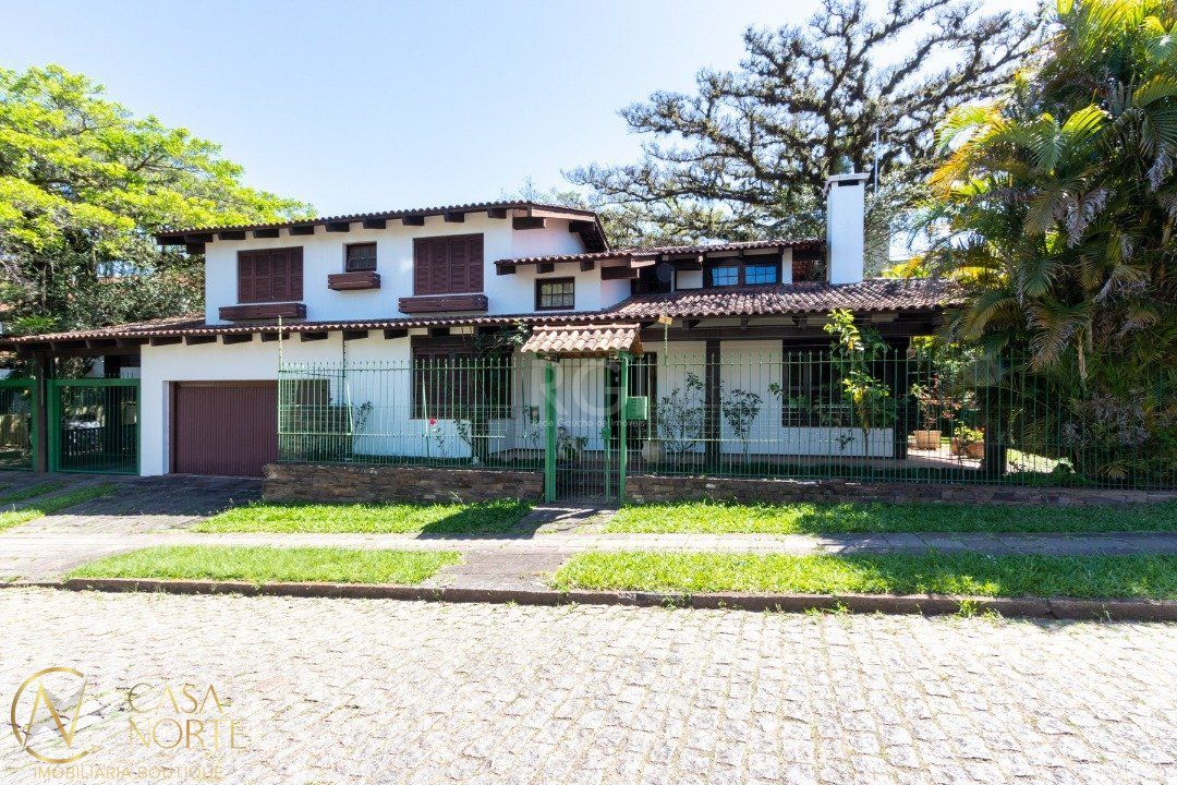 Casa à venda com 4 quartos, 357m², 1 suíte, 4 vagas, Rua General Tadeusz Kosciuszko no bairro Jardim Isabel em Porto Alegre