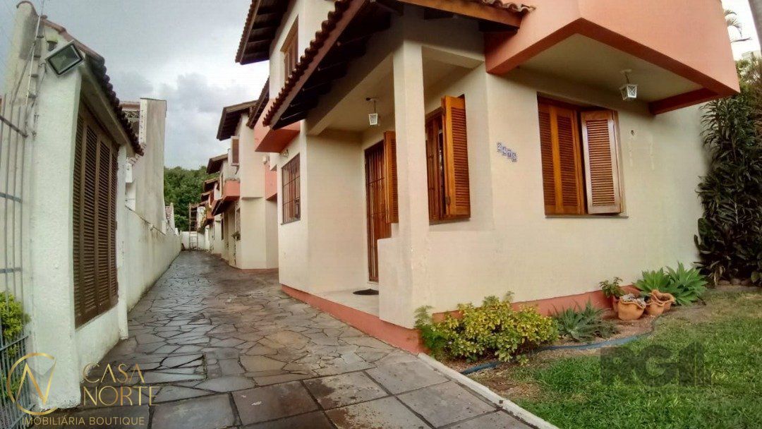Casa de Condomínio à venda com 2 quartos, 62m², 1 vaga, Rua Padre João Batista Reus no bairro Camaquã em Porto Alegre
