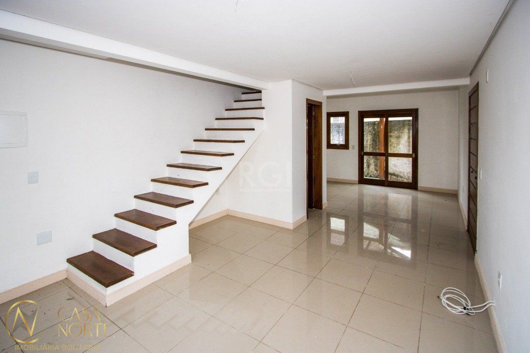 Casa à venda com 2 quartos, 79m², 2 vagas, Rua Armando Czamanski no bairro Ipanema em Porto Alegre