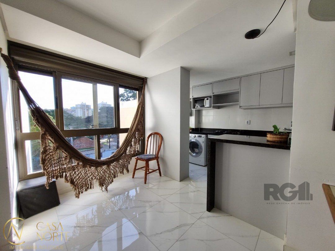 Apartamento à venda com 2 quartos, 62m², 1 suíte, 1 vaga, Rua Coronel Aristides no bairro Camaquã em Porto Alegre