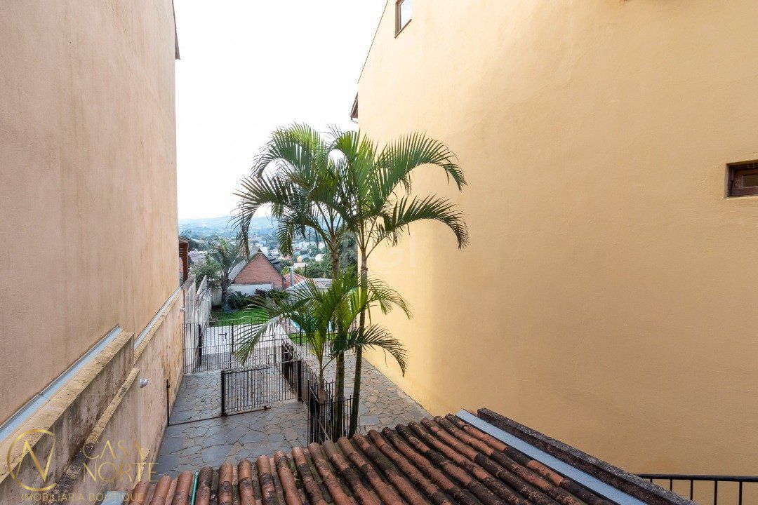 Casa à venda com 3 quartos, 156m², 1 suíte, 3 vagas, Rua dos Caiaguais no bairro Espírito Santo em Porto Alegre