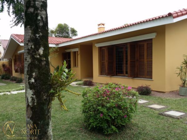 Casa à venda com 4 quartos, 416m², 2 suítes, 5 vagas, Rua Chavantes no bairro Vila Assunção em Porto Alegre