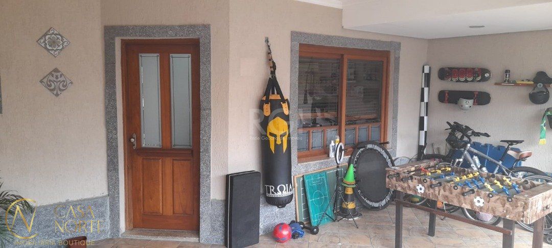 Casa à venda com 3 quartos, 172m², 1 suíte, 2 vagas, Rua Attilio Bettio no bairro Aberta dos Morros em Porto Alegre