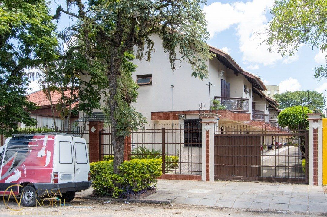 Casa de Condomínio à venda com 3 quartos, 139m², 1 suíte, 1 vaga, Rua Dona Zulmira no bairro Cavalhada em Porto Alegre