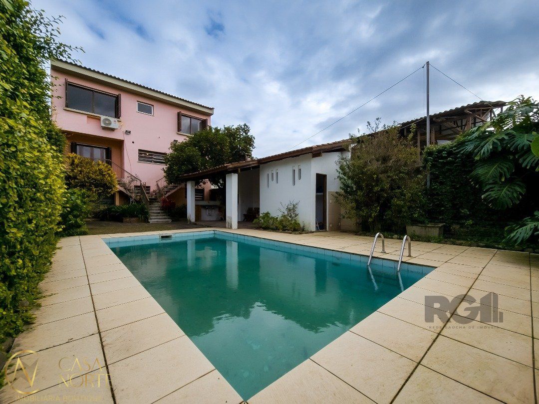 Casa à venda com 4 quartos, 484m², 2 suítes, 4 vagas, Rua Otávio Faria no bairro Teresópolis em Porto Alegre