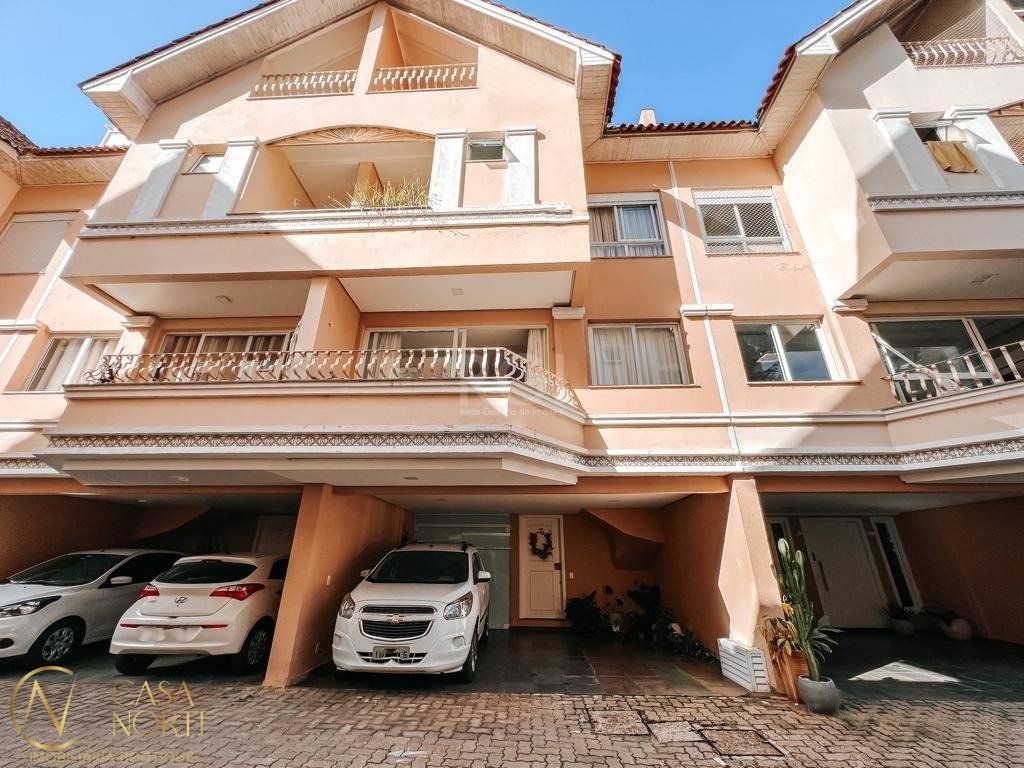 Casa de Condomínio à venda com 3 quartos, 230m², 1 suíte, 2 vagas, Avenida Coronel Marcos no bairro Pedra Redonda em Porto Alegre