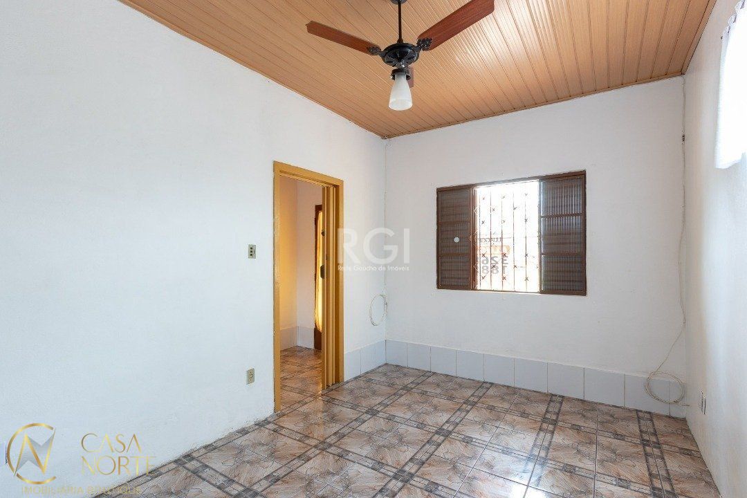 Casa à venda com 2 quartos, 85m², 1 vaga, Rua Josue Costalunga no bairro Cavalhada em Porto Alegre