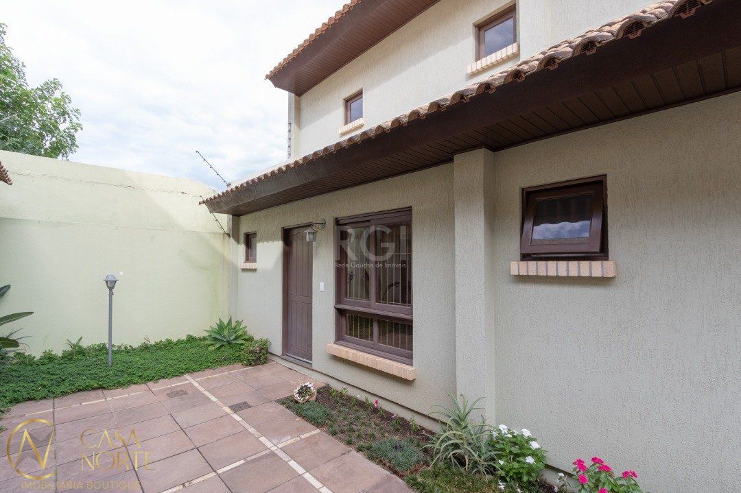 Casa de Condomínio à venda com 3 quartos, 98m², 1 suíte, 1 vaga, Rua Camaqua no bairro Camaquã em Porto Alegre