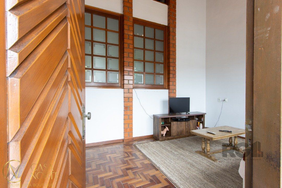 Casa à venda com 3 quartos, 222m², 1 suíte, 2 vagas, Rua Banco Ingles no bairro Santa Tereza em Porto Alegre