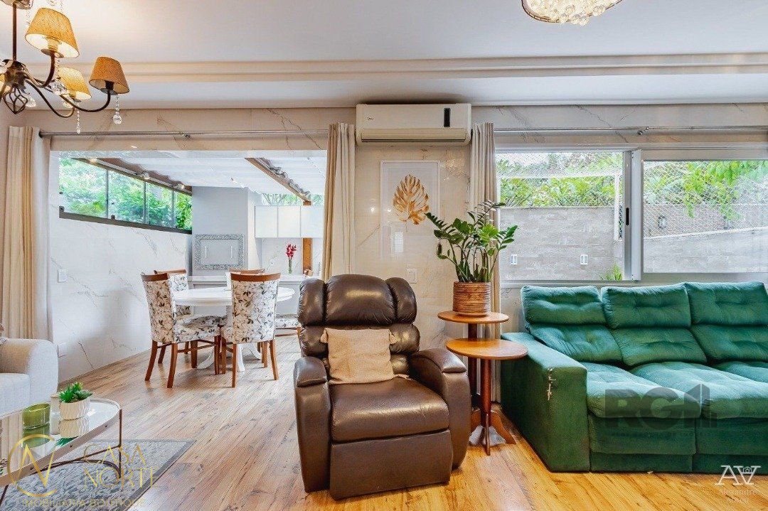 Casa de Condomínio à venda com 3 quartos, 184m², 1 suíte, 2 vagas, Avenida Engenheiro Ludolfo Boehl no bairro Teresópolis em Porto Alegre