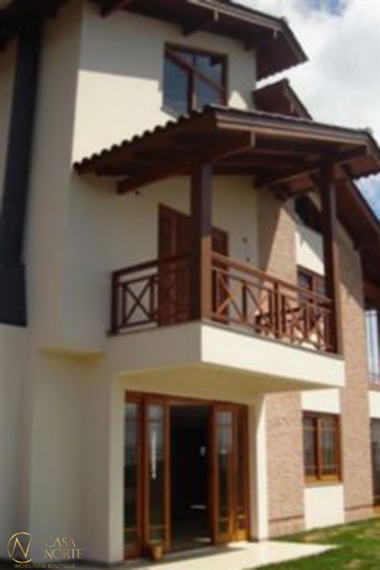 Casa à venda com 3 quartos, 270m², 1 suíte, Estrada das Furnas no bairro Vila Nova em Porto Alegre