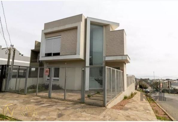 Casa à venda com 3 quartos, 220m², 1 suíte, 2 vagas, Rua Henrique Anawate no bairro Guarujá em Porto Alegre