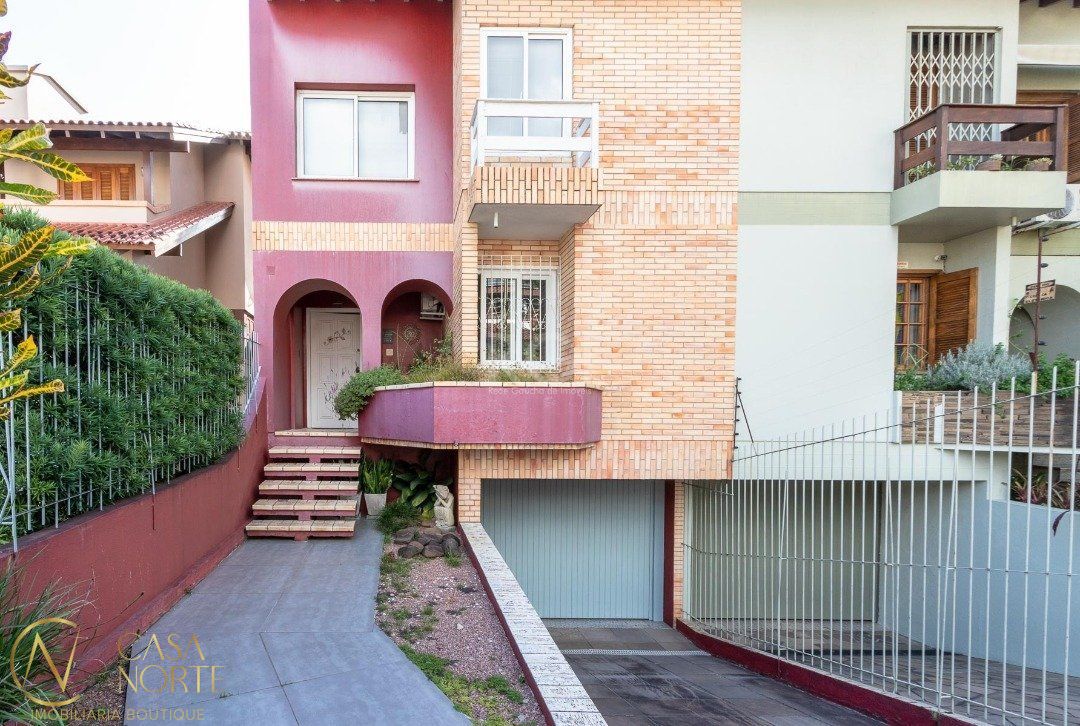 Casa à venda com 3 quartos, 226m², 2 suítes, 3 vagas, Rua Doutor Arnaldo da Silva Ferreira no bairro Jardim Isabel em Porto Alegre