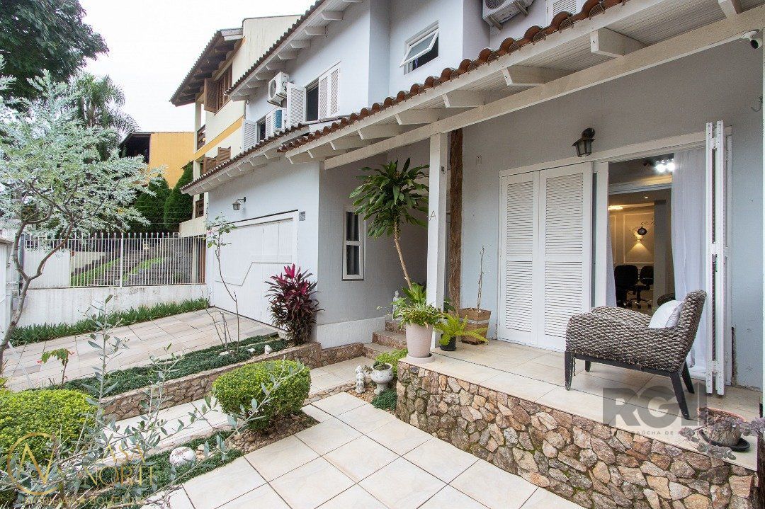 Casa à venda com 3 quartos, 267m², 1 suíte, 3 vagas, Rua Elias Bothome no bairro Jardim Itu em Porto Alegre