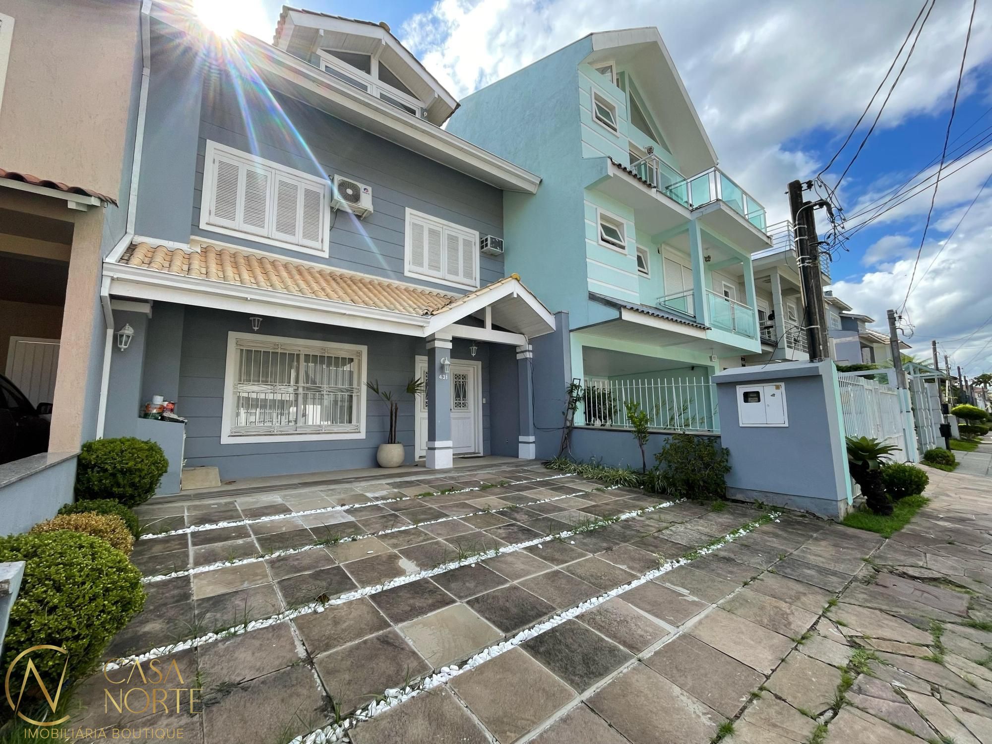 Sobrado à venda com 3 quartos, 188m², 1 suíte, 2 vagas, Rua Corticeira no bairro Hípica em Porto Alegre