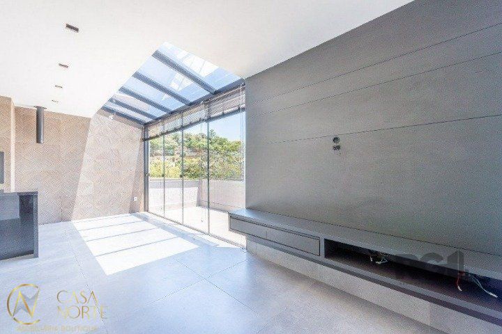 Casa de Condomínio à venda com 3 quartos, 211m², 1 suíte, 2 vagas, Rua Padre João Batista Reus no bairro Vila Conceição em Porto Alegre