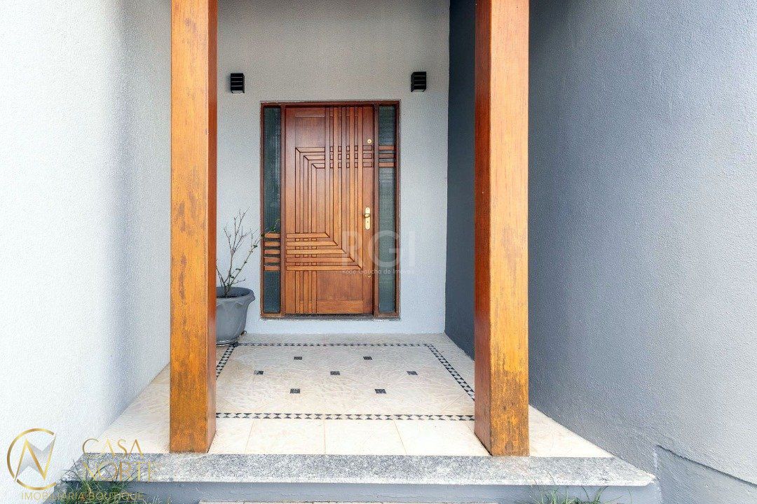 Casa à venda com 5 quartos, 451m², 1 suíte, 4 vagas, Rua Alfredo Silveira Dias no bairro Nonoai em Porto Alegre