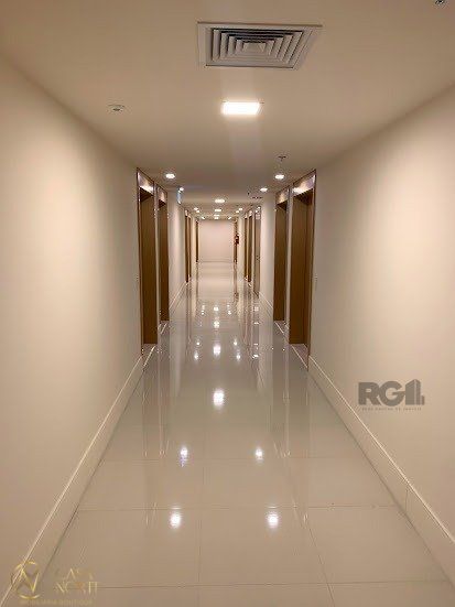 Sala Comercial à venda , 35m², Avenida Assis Brasil no bairro Cristo Redentor em Porto Alegre