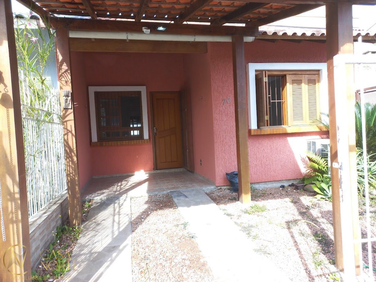 Casa à venda com 2 quartos, 66m², 1 vaga, Rua Edgar Sanches Laurent no bairro Hípica em Porto Alegre