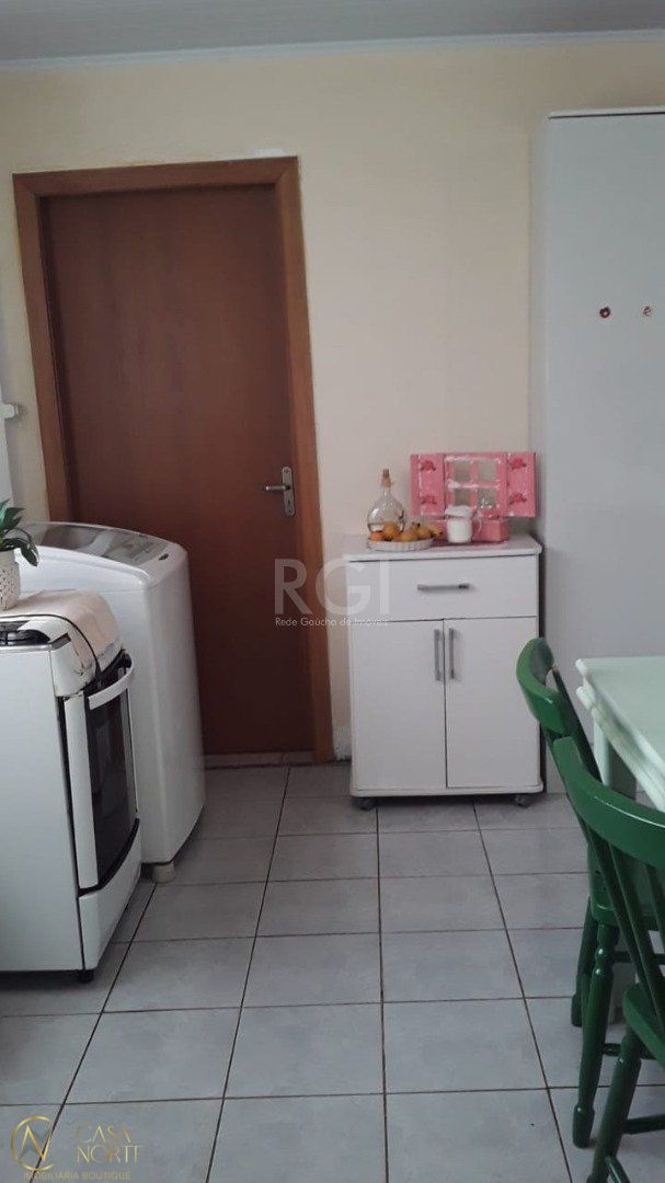 Casa à venda com 2 quartos, 50m², Rua Doutor Mário Totta no bairro Tristeza em Porto Alegre