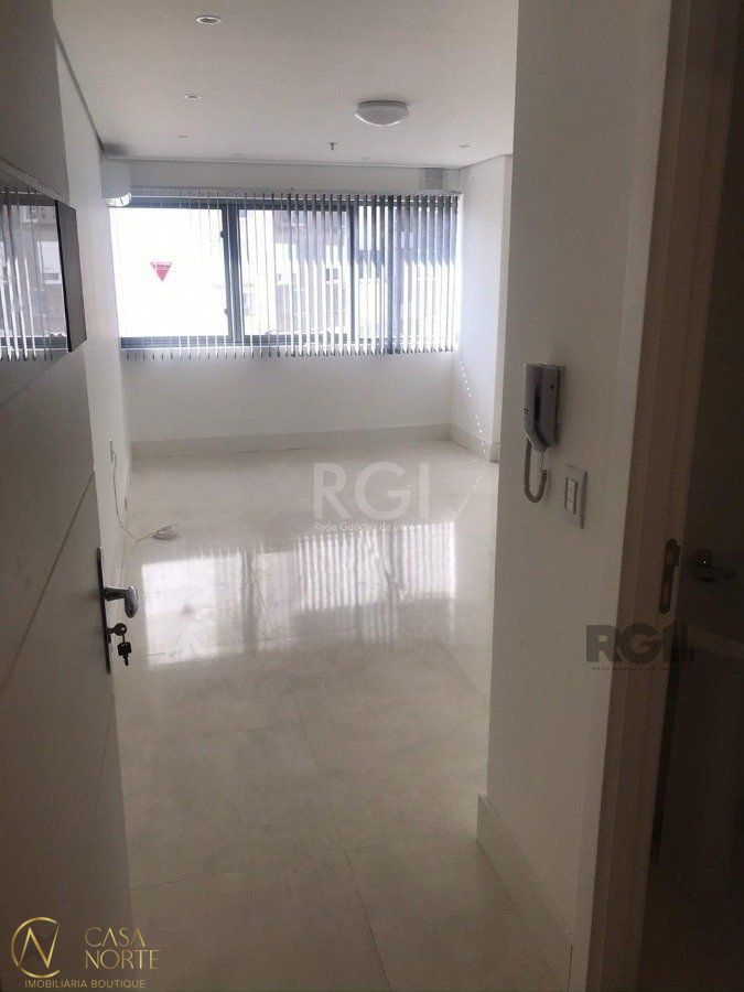 Sala Comercial à venda , 25m², Avenida Assis Brasil no bairro Cristo Redentor em Porto Alegre