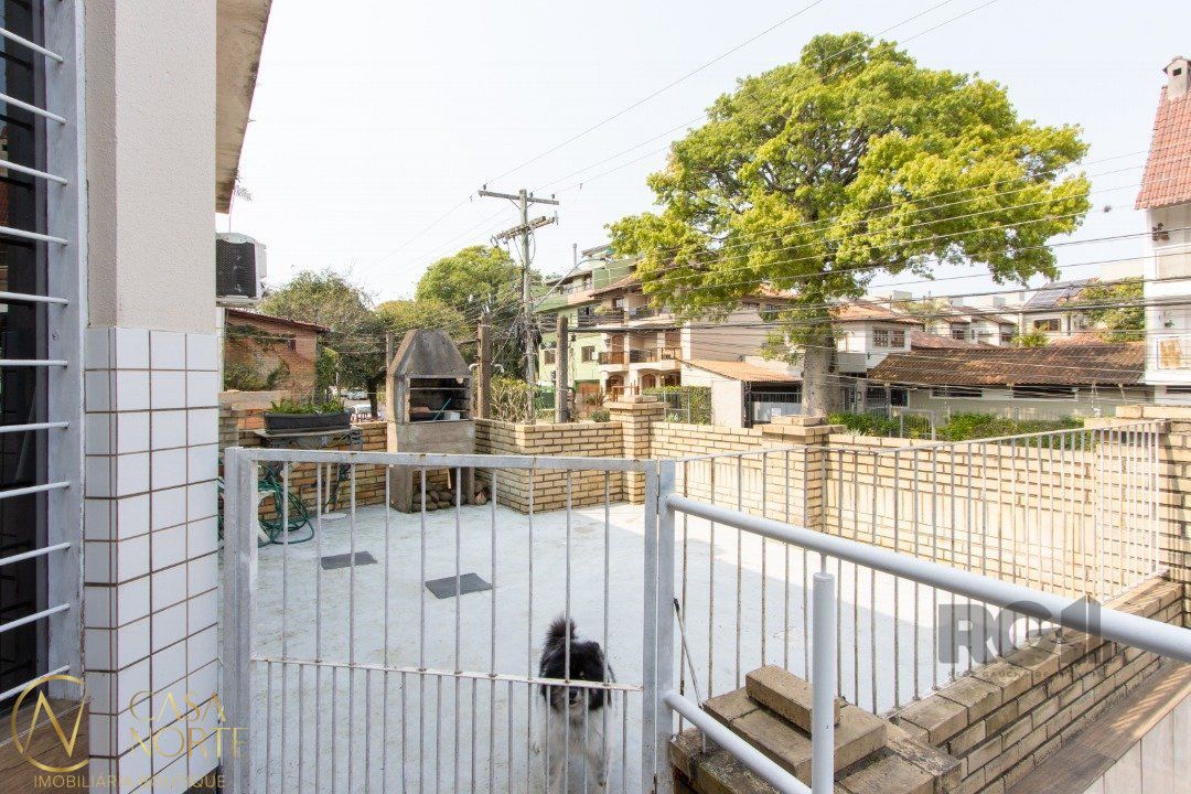 Casa à venda com 6 quartos, 288m², 2 suítes, 2 vagas, Rua Doutor Pereira Neto no bairro Tristeza em Porto Alegre