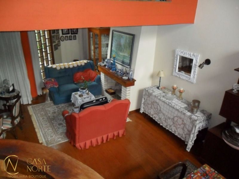 Casa à venda com 3 quartos, 290m², 1 suíte, 3 vagas, Rua Alcebiades Antônio dos Santos no bairro Nonoai em Porto Alegre