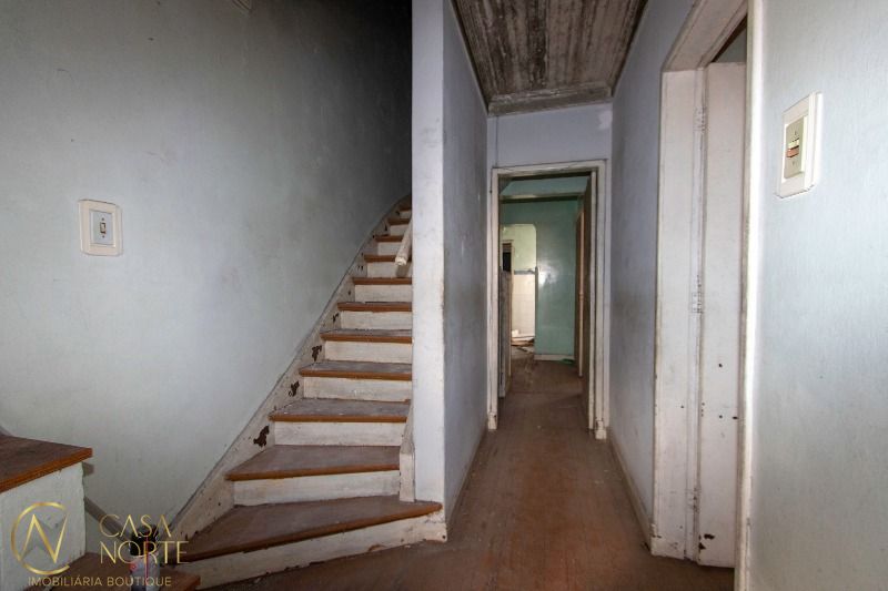 Casa à venda com 5 quartos, 144m², Rua Tiradentes no bairro Independência em Porto Alegre